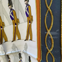 Hermès Schal/Tuch aus Seide in Braun