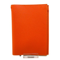 Hermès Täschchen/Portemonnaie aus Leder in Orange