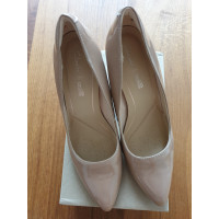 Clarks Pumps/Peeptoes en Cuir verni en Nude