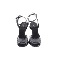 Céline Sandalen aus Lackleder in Schwarz