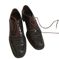 Prada Chaussures à lacets en Cuir en Marron