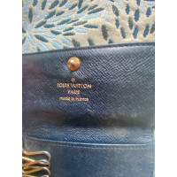 Louis Vuitton Täschchen/Portemonnaie aus Canvas in Ocker