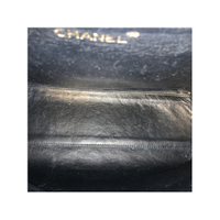 Chanel Top Handle Flap Bag aus Leder in Schwarz