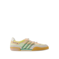 Adidas Trainers Canvas in Pink