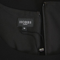 Hobbs Kleid in Schwarz mit Rüschen