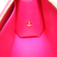 Louis Vuitton Clutch Lakleer in Roze