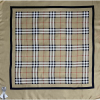 Burberry Scarf/Shawl Silk in Beige