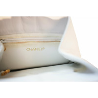 Chanel Umhängetasche aus Leder in Weiß