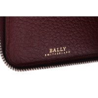 Bally Täschchen/Portemonnaie aus Leder in Bordeaux