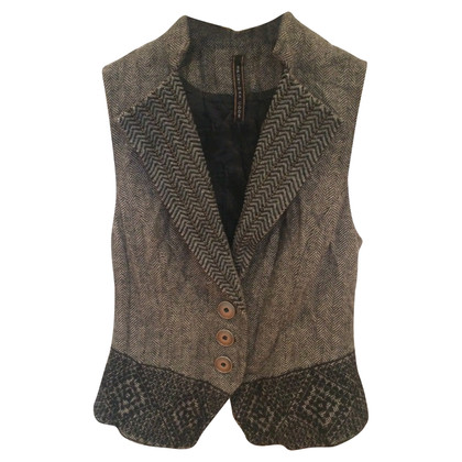 Sport Max Vest with pearl embroidery