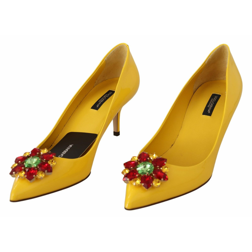 Dolce & Gabbana Pumps/Peeptoes aus Lackleder in Gelb