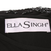 Ella Singh Costume in nero