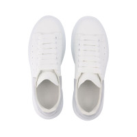 Alexander McQueen Sneakers aus Leder in Weiß