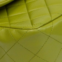 Chanel Classic Flap Backpack aus Leder in Grün