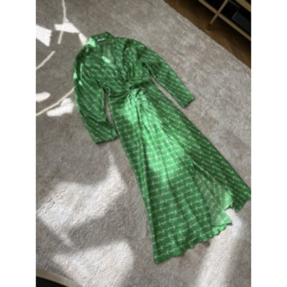 Sandro Kleid aus Seide in Grün