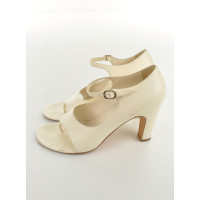 Chanel Sandals Leather in Cream