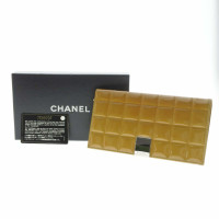 Chanel Täschchen/Portemonnaie aus Lackleder in Beige