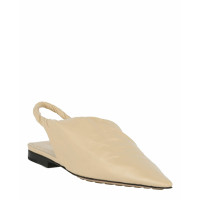 Bottega Veneta Sandals Leather in Beige