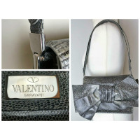 Valentino Garavani Handtasche aus Leder in Grau