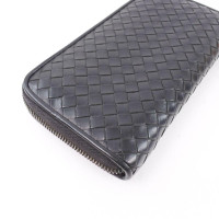 Bottega Veneta Zip Around Wallet in Schwarz