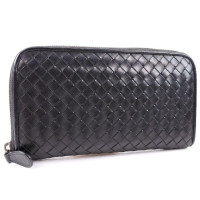 Bottega Veneta Zip Around Wallet in Schwarz