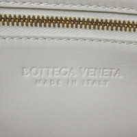 Bottega Veneta Padded Handle 35 in Pelle in Bianco