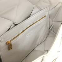 Bottega Veneta Padded Handle 35 aus Leder in Weiß