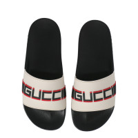 Gucci Slippers/Ballerina's in Zwart