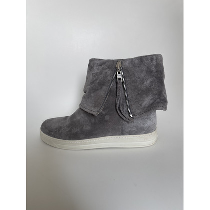 Prada Bottines en Cuir en Gris