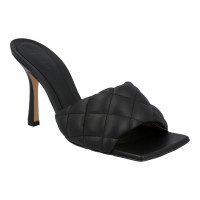 Bottega Veneta Slipper/Ballerinas aus Leder in Schwarz