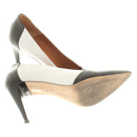 Marc Cain pumps in black and white