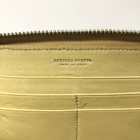 Bottega Veneta Zip Around Wallet aus Leder in Gelb