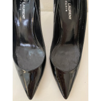 Yves Saint Laurent Pumps/Peeptoes Lakleer in Zwart