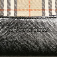 Burberry Handtasche aus Canvas in Beige