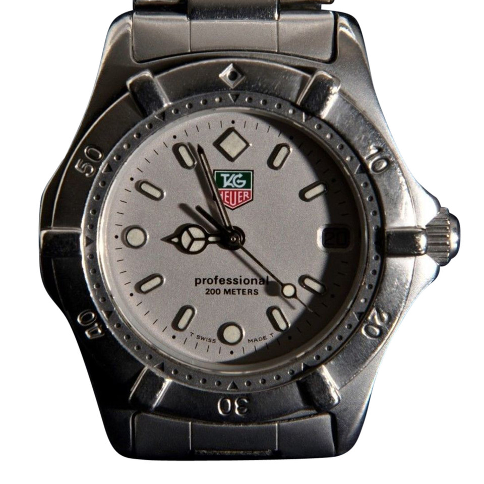Tag Heuer "2000 Professional"
