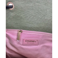 Chanel Umhängetasche aus Leder in Grün