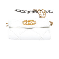 Chanel 19 Wallet On Chain aus Leder in Weiß