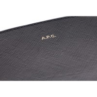 A.P.C. Umhängetasche aus Leder in Schwarz