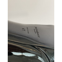 Yves Saint Laurent Pumps/Peeptoes aus Lackleder in Schwarz