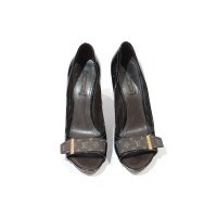 Louis Vuitton Sandals Patent leather in Brown