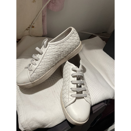 Bottega Veneta Sneakers aus Leder in Weiß
