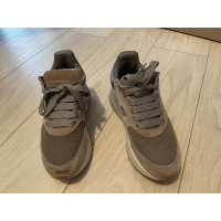 Alexander McQueen Sneakers aus Leder in Braun
