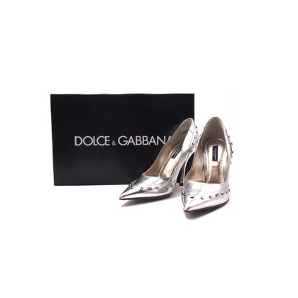 Dolce & Gabbana Pumps/Peeptoes aus Leder in Silbern