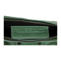 Balenciaga Classic Clutch Bag in Pelle in Verde