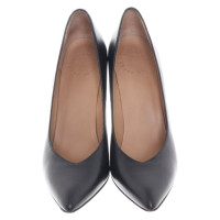 Marc Jacobs pumps made of leather
