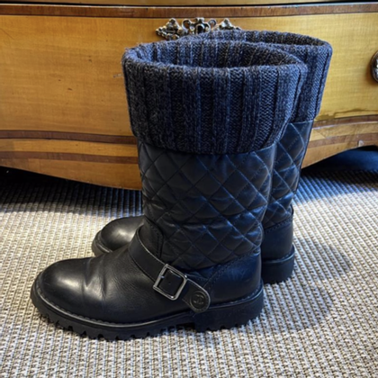 Chanel Stiefel aus Leder in Schwarz