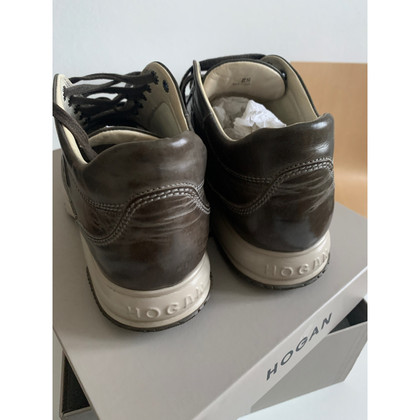 Hogan Sneakers aus Leder in Oliv