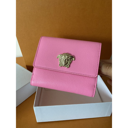 Versace Täschchen/Portemonnaie aus Leder in Rosa / Pink