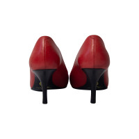 Alexander McQueen Pumps/Peeptoes aus Leder in Rot