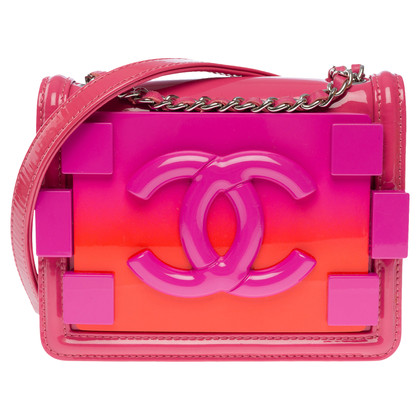 Chanel Classic Flap Bag Mini Square aus Lackleder in Rosa / Pink